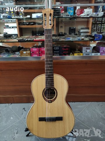 Класическа китара 4/4 LAG естествен мат, снимка 1 - Китари - 37816957