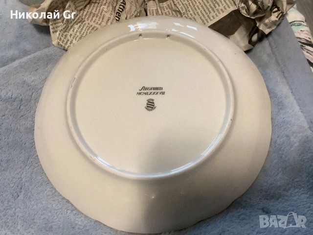 Стенна чиния порцелан произведено във Швейцария  1987 години колекция           “Зигфрид “, снимка 4 - Колекции - 53030560