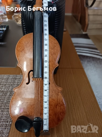 Малка пластмасова играчка цигулка 