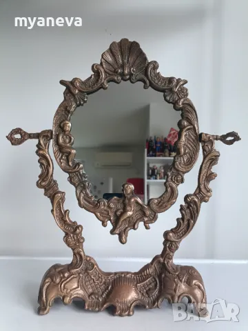 Бронзово , настолно огледало в стил Art Nouveau с релеф на херувими .