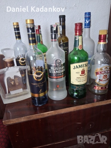 Празни бутилки , снимка 2 - Буркани, бутилки и капачки - 54161648