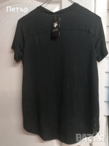 Продавам чисто нова черна дамска лятна ефирна бързосъхнеща тениска Descente , снимка 7 - Тениски - 50700252