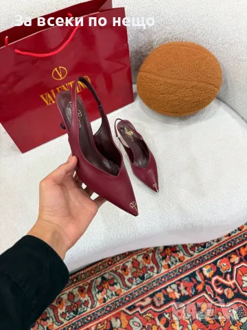 Valentino Garavani Дамски Обувки С Нисък Ток Тип kitten heel И Каишка - Различни Цветове Код SEM-623, снимка 4 - Дамски обувки на ток - 55895017
