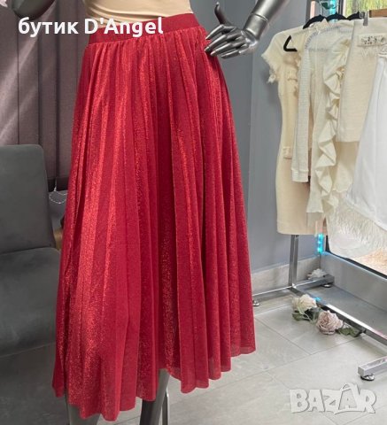 Пола в червен цвят с брокат, снимка 1