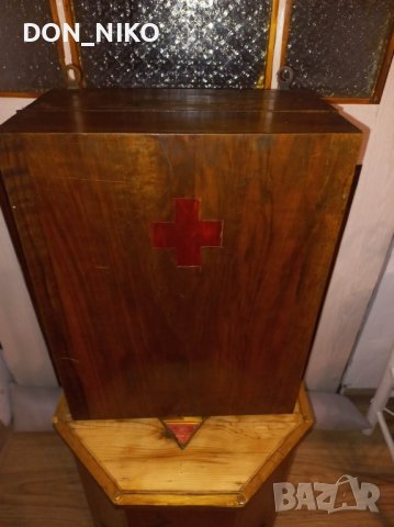 Медицинско Дървено шкафче