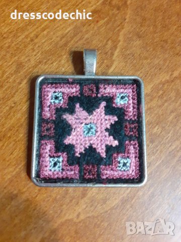 Колие с бродирана шевица , снимка 18 - Колиета, медальони, синджири - 31774929