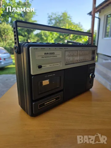 Продавам Grundig RR220 International.