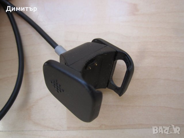 Fitbit Charge 3 & 4 - USB кабел за зареждане, снимка 2 - Смарт гривни - 49116754