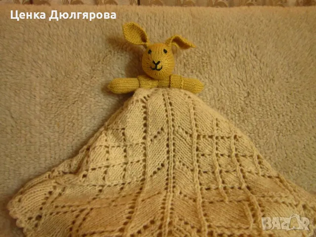 Вълнено одеялце (80 см / 80 см) с подвижна играчка зайче., снимка 5 - Спално бельо и завивки - 50291324