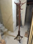 Продавам дървена виенска закачалка, снимка 2