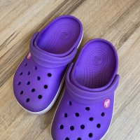 Оригинални тъмно лилави чехли Crocs ! 32-33 н, снимка 3 - Детски сандали и чехли - 42050332