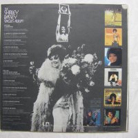 ВТА 11008 - Shirley Bassey. The Shirley Bassey Singles Album, снимка 4 - Грамофонни плочи - 37757361