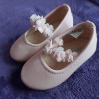Нови обувки, снимка 1 - Детски пантофи - 38357225