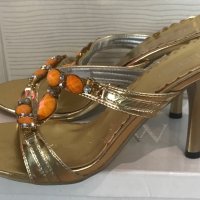 Дамски обувки с орнаменти , снимка 1 - Дамски обувки на ток - 42812626