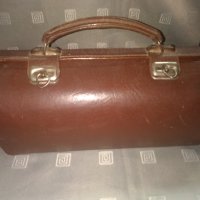 Антична кафява кожена лекарска чанта от период 1950 г , снимка 10 - Антикварни и старинни предмети - 31144273
