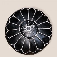 Уникален марокански пуф от естествена кожа в черен цвят, снимка 1 - Дивани и мека мебел - 34867179
