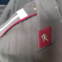 Куртката на старшината и кепето на войника, снимка 1 - Антикварни и старинни предмети - 31866356