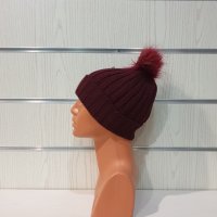 Нова зимна дамска шапка бордо с помпон/пух, снимка 5 - Шапки - 35512621