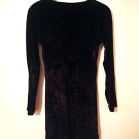 Черна кадифена есенна рокля с дълъг ръкав S размер, снимка 2 - Рокли - 42852842
