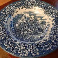 Порцеланова  колекционерскадълбока чиния  Royal Tudor Ware, снимка 1 - Чинии - 30399499