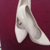 Лачени обувки, снимка 1 - Дамски обувки на ток - 37837164