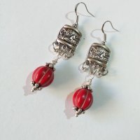 Много красиви Бохо обици с червени Тюркоази и орнаментирана основа  в цвят Сребро , снимка 3 - Обеци - 37168818
