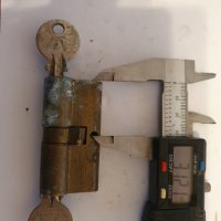 Патронник със секретни ключове 62 мм равностранен, снимка 2 - Входни врати - 35010815