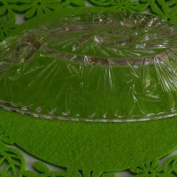 Лот малка стъклена релефна купа с капак и чиния , снимка 8 - Декорация за дома - 33871651