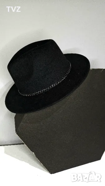 Федора шапка, черна с червено дъно, снимка 1