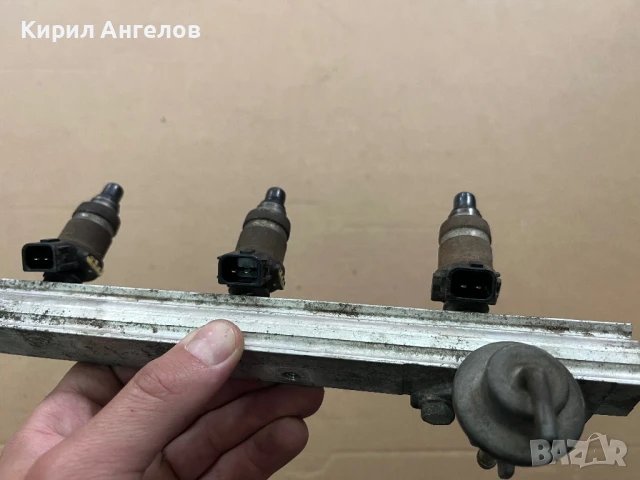 Горивна рейка с дюзи за Honda Civic 6 EK 1.4i, снимка 3 - Части - 50445348