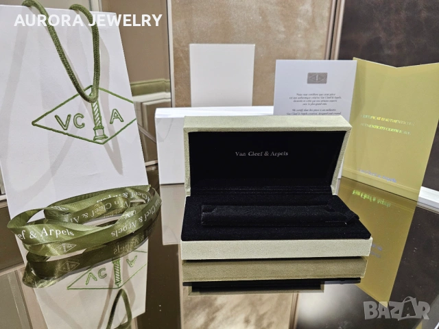 Van Cleef & Arpels VCA Пълен Комплект Кутия и Сертификат за Гривна, снимка 4 - Гривни - 53239113