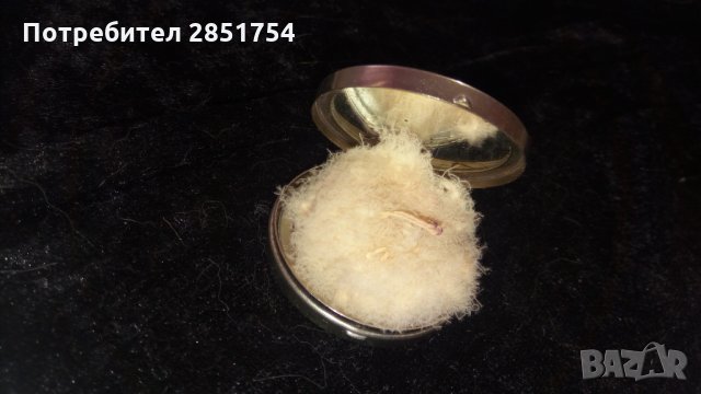 Старинна пудриера с огледалце и с оригиналния си апликатор, снимка 10 - Антикварни и старинни предмети - 31599725