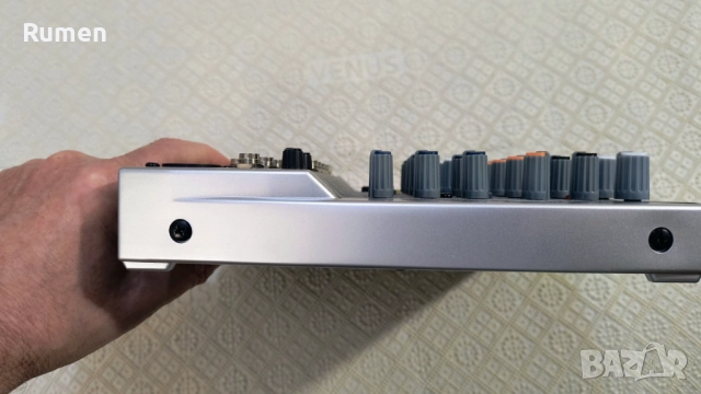 Mixer Behringer Xenyx 1002SFX, снимка 4 - Други - 52673872