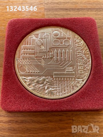 Плакет настолен медал 30 години завод електроника, снимка 2 - Други ценни предмети - 42469195