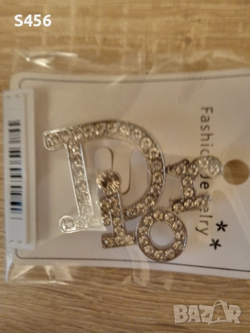 Обеци Louis Vuitton,Chanel ,Gucci,Diyor, Chanel,Miu Miu, брошка, снимка 3 - Бижутерийни комплекти - 49984829