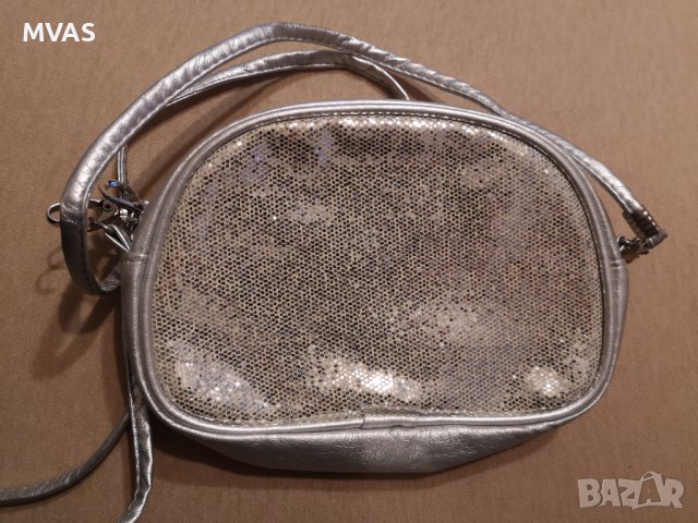 Нова малка сребърна чанта за рамо ръка с огледало, снимка 2 - Чанти - 37751212