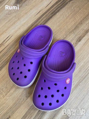 Оригинални тъмно лилави чехли Crocs ! 32-33 н, снимка 3 - Детски сандали и чехли - 42050332