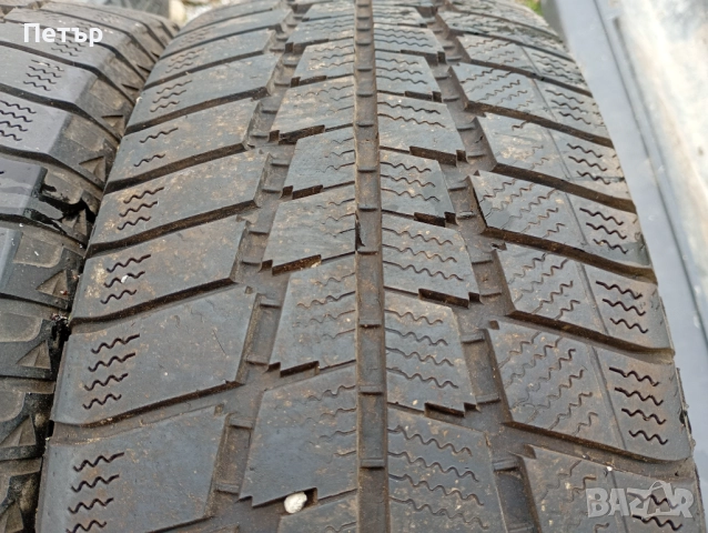2 броя зимни гуми 205/65/16C Dot3011 Цената е за двете, снимка 2 - Гуми и джанти - 52057622