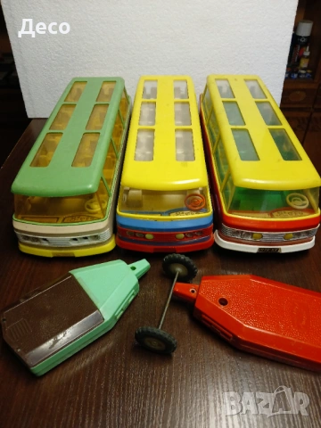 Стари полски играчки автобуси.