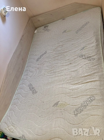 Продавам легло с еднолицев матрак 120/190