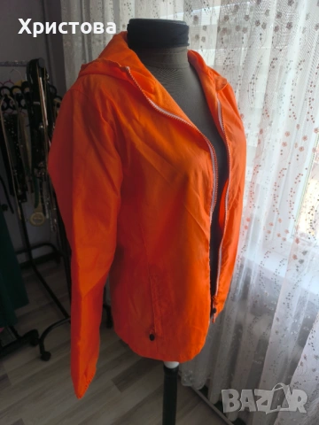 Шушлеково яке в оранжево, ветроустойчиво - 7 Euro, снимка 2 - Якета - 54315503