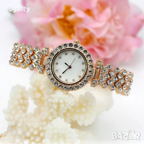 Готов сет за елегантност: кварцов часовник + 3 гривни с червени акценти, снимка 3 - Бижутерийни комплекти - 52122215