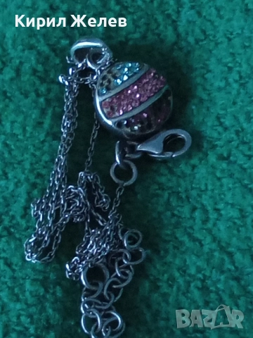 ЕМАЙЛИРАНО СТАРО СРЕБЪРНО МЕДАЛЬОНЧЕ с ЦВЕТНИ КРИСТАЛЧЕТА и НЕЖНА СРЕБЪРНА ВЕРИЖКА СРЕБРО 925 40548, снимка 12 - Колиета, медальони, синджири - 50335209