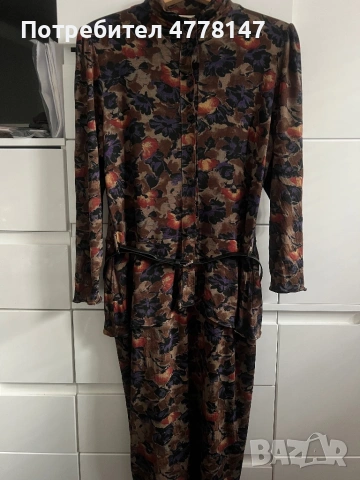 Актуална рокля от две части с изискан колан и преливащи тонове. Силуетът е женствен и стилът е, снимка 4 - Рокли - 54044749