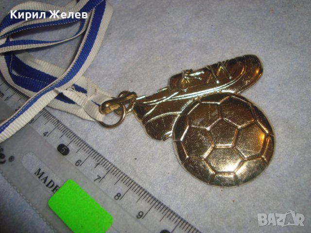 СТАР ПОЗЛАТЕН СПОРТЕН МЕДАЛ с ЛЕНТА ФУТБОЛ ЗЛАТНА ТОПКА ОБУВКА 30624, снимка 4 - Антикварни и старинни предмети - 38026172