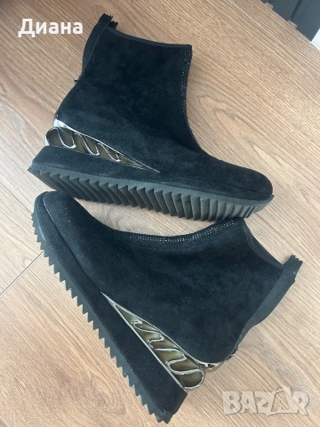 Дамски черни боти