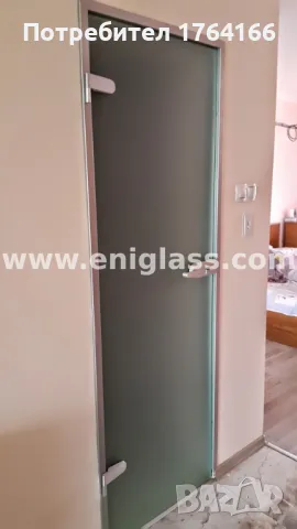 Интериорна закалена стъклена врата с мат и алуминиева каса
