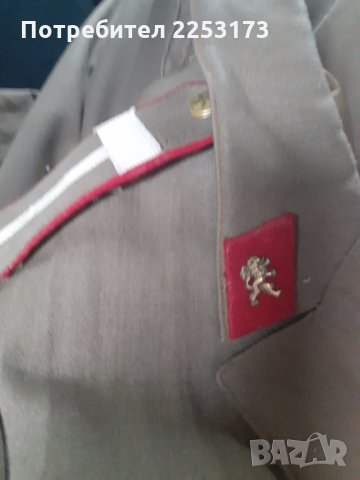 Куртката на старшината и кепето на войника