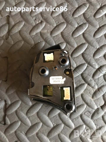 Бутон за радио на волан за Volvo V50 2.0D (2003-2008) 30739641, снимка 2 - Части - 54110452