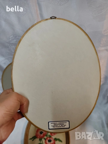 Три уникално красиви и кокетни гоблена с цветя в овална форма., снимка 5 - Гоблени - 54238627